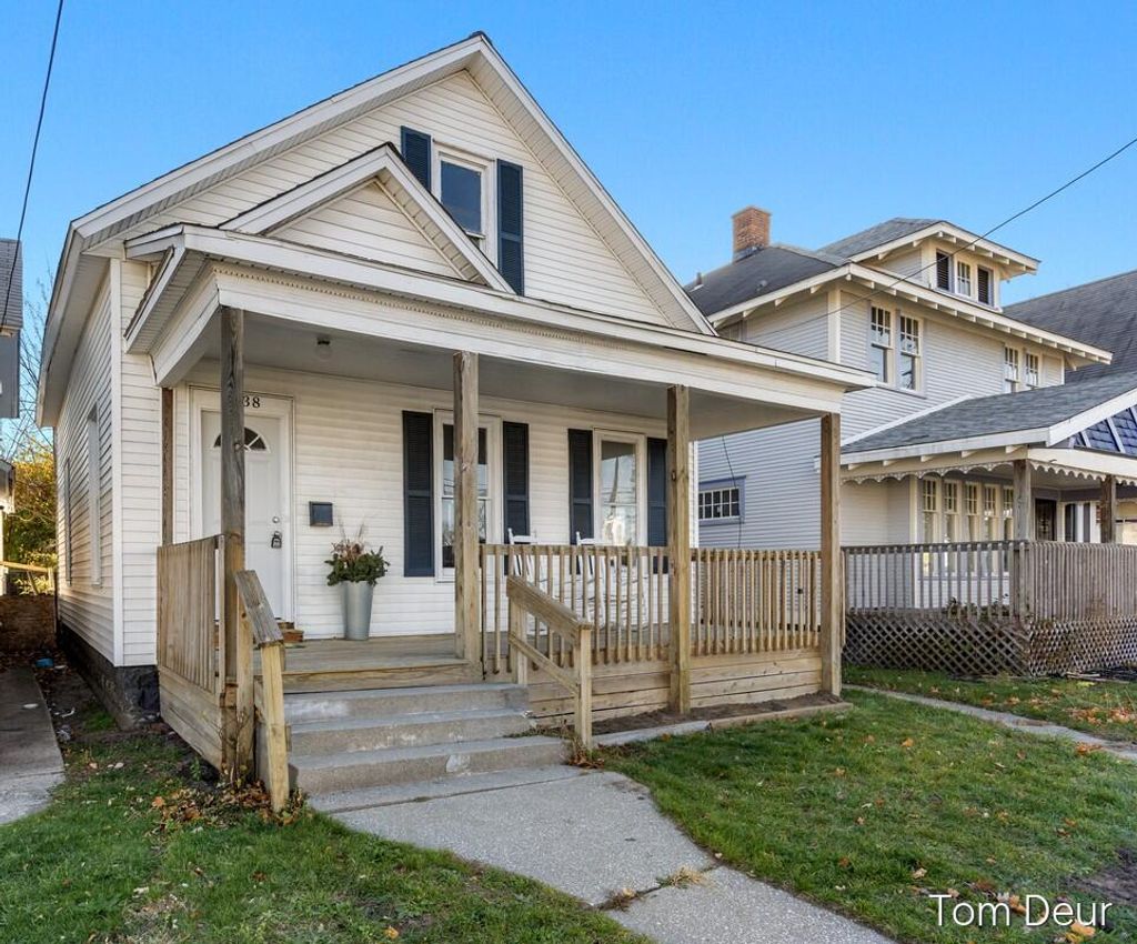 Photo of 1138 Sanford Street, Muskegon, MI 49441 (MLS # 26006763)