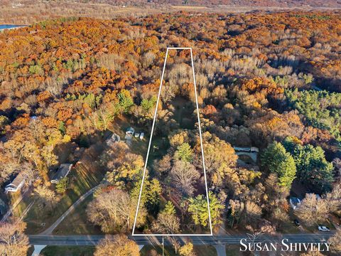 Photo of 4712 Webber Avenue NE, Grand Rapids, MI 49525 (MLS # 25061096)