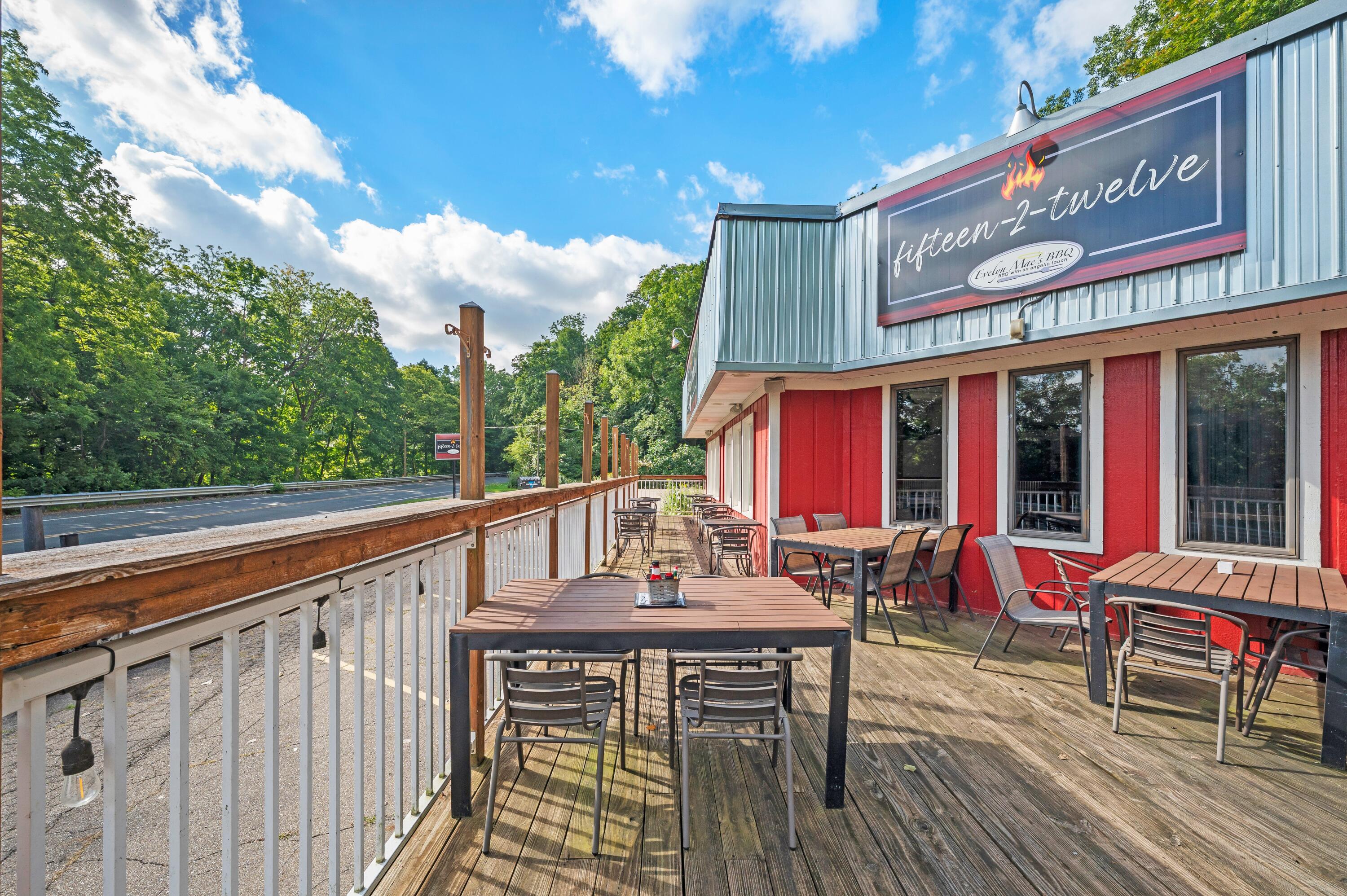 15212 Red Bud Trail N