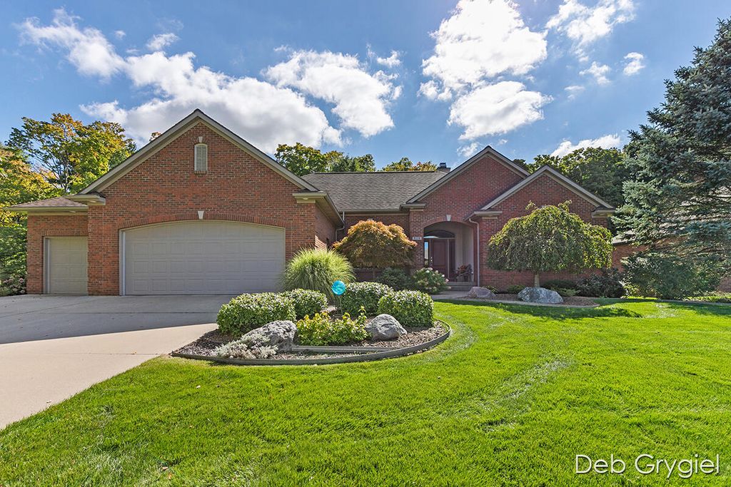 Photo of 6116 Summerhill Drive, Hudsonville, MI 49426 (MLS # 22042111)