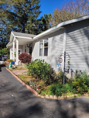 1097 W 32ND ST, HOLLAND, MI 49423 - Image 10e4d6da2f26db71ecf9b9704429275d/594382292