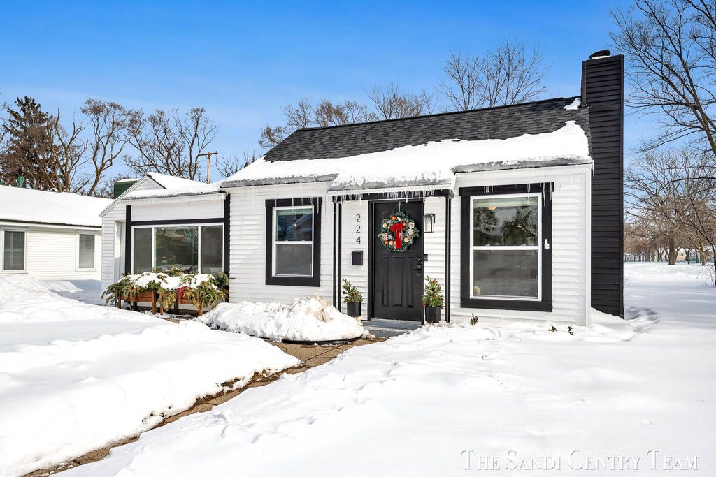 Photo of 224 S Griffin Street, Grand Haven, MI 49417 (MLS # 26004895)