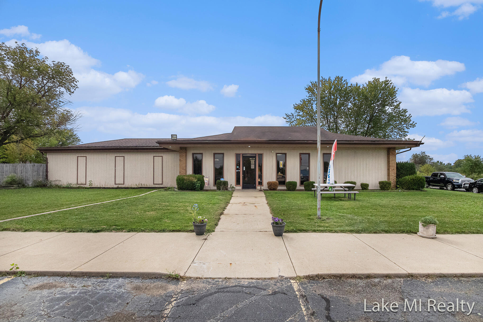 6720 Red Arrow Highway