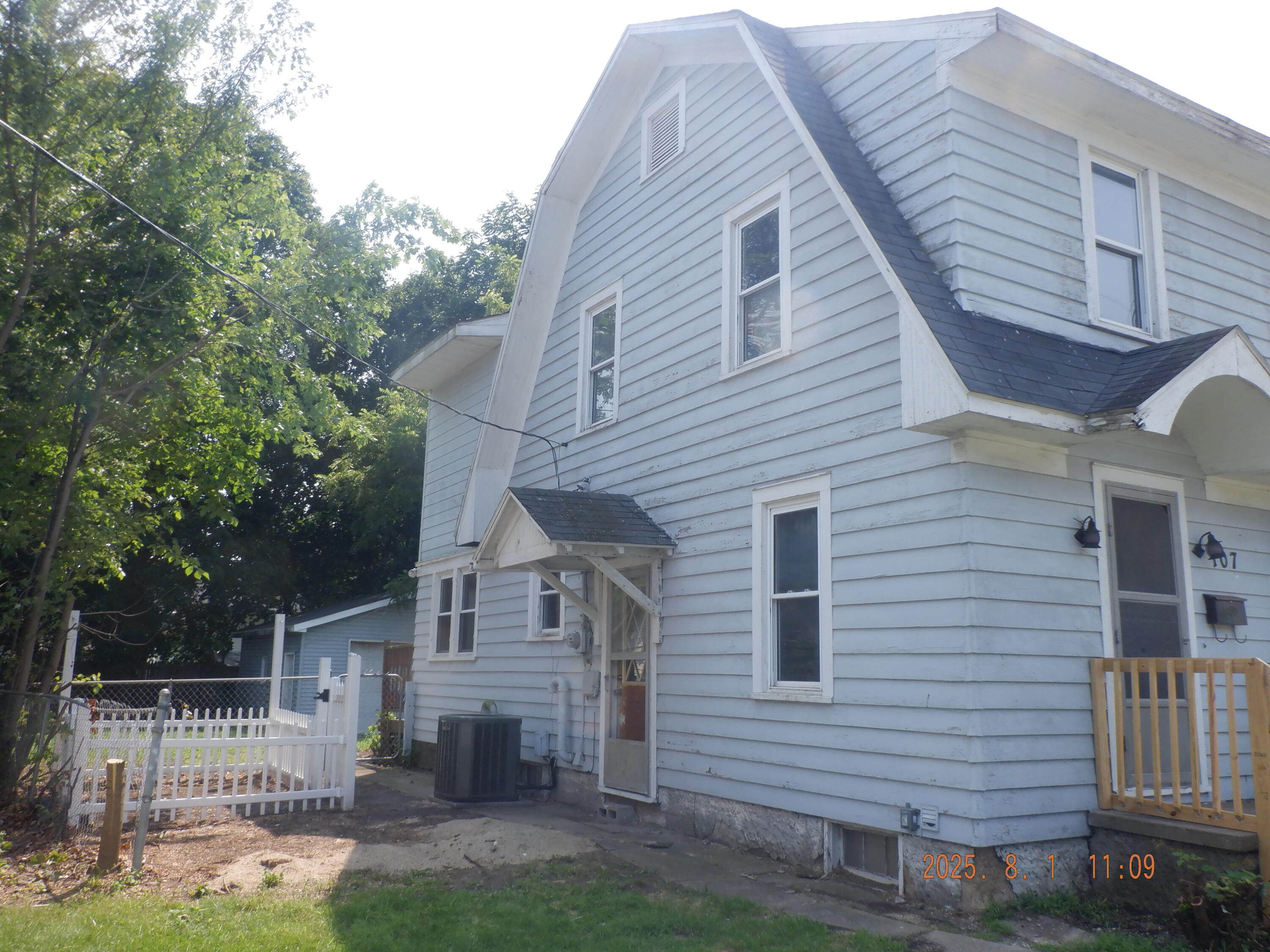 107 N Lakeview Avenue