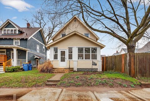 Photo of 947 Crescent Street NE, Grand Rapids, MI 49503 (MLS # 26013441)