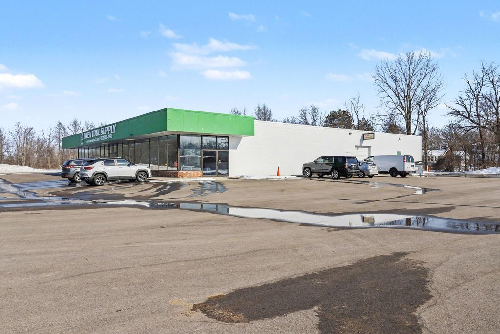 Photo of 4343 W Columbia Avenue, Battle Creek, MI 49015 (MLS # 26005069)