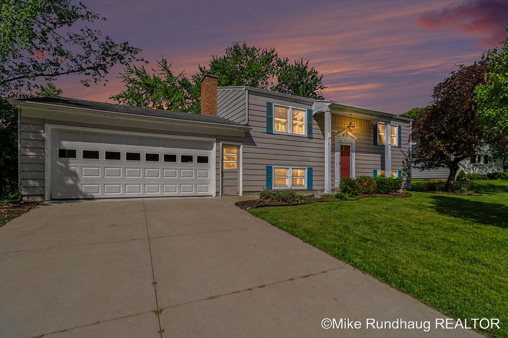 Photo of 723 Marbury DR SE, Ada, MI 49301 (MLS # 26025260)