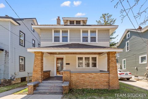 Photo of 1124 Sibley Street NW, Grand Rapids, MI 49504 (MLS # 26014192)