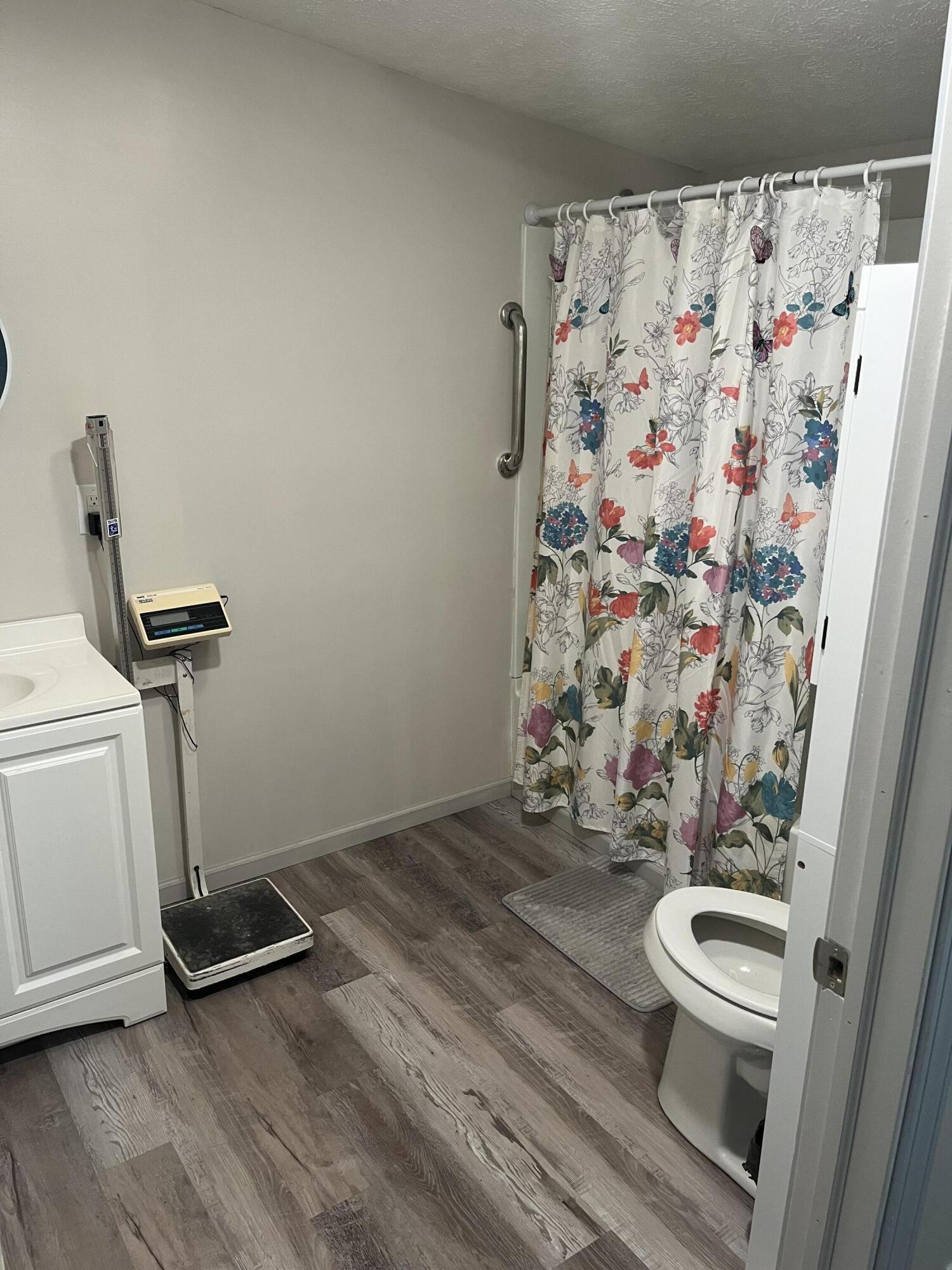 Allegan, Michigan 49010, United States, 4 Bedrooms Bedrooms, ,2 BathroomsBathrooms,Residential,Active,195254