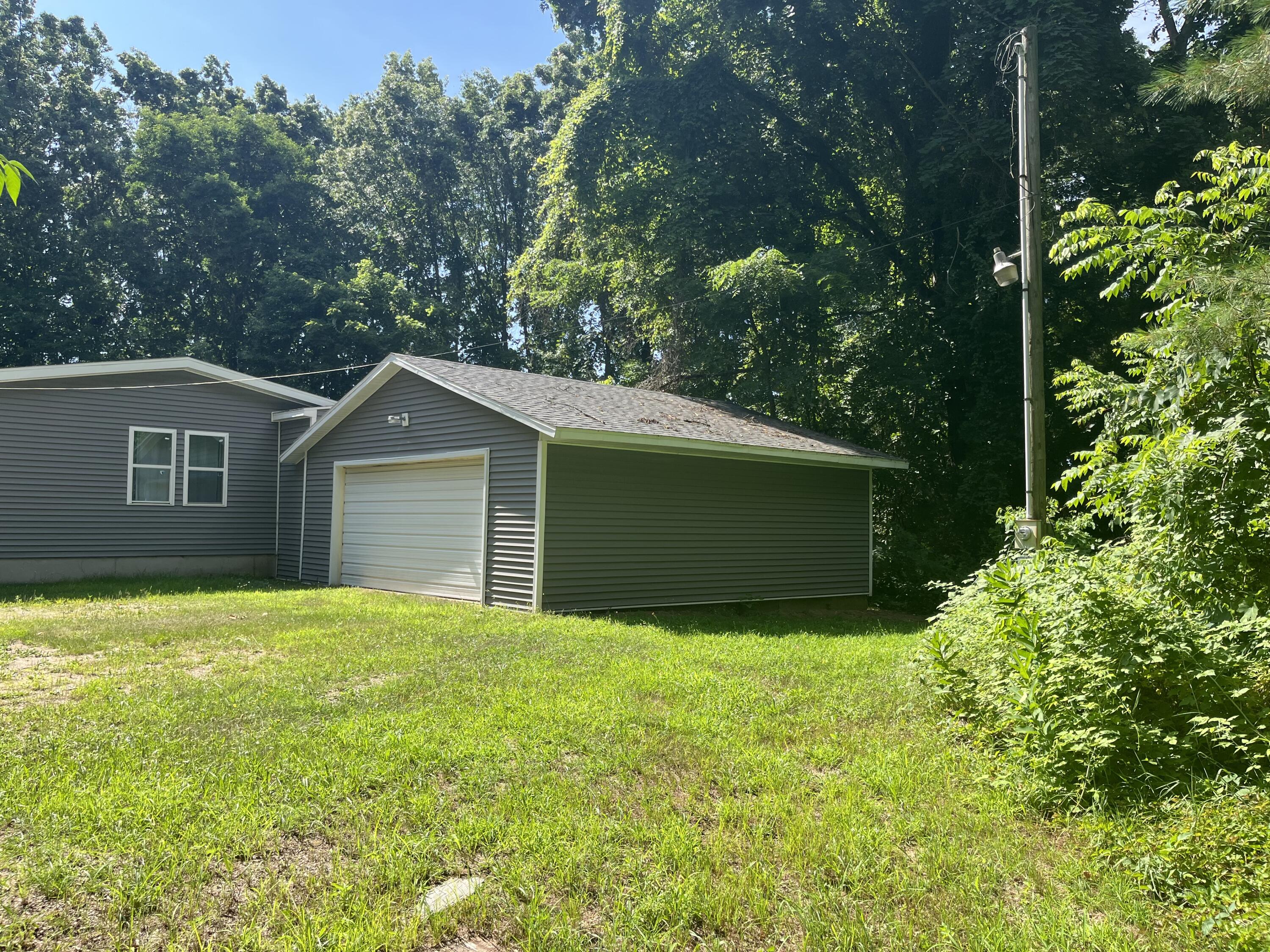 Allegan, Michigan 49010, United States, 4 Bedrooms Bedrooms, ,2 BathroomsBathrooms,Residential,Active,195254