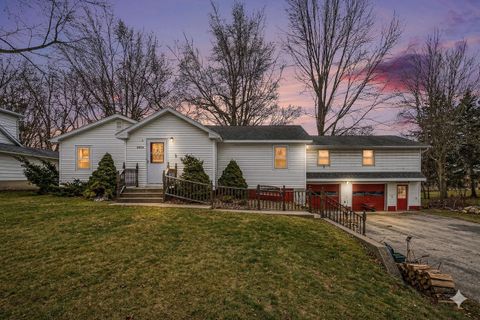 Photo of 2854 Oak Street, Stevensville, MI 49127 (MLS # 25063043)