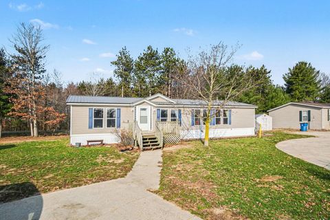 Photo of 9137 Pine Lake Court, West Olive, MI 49460 (MLS # 26012660)