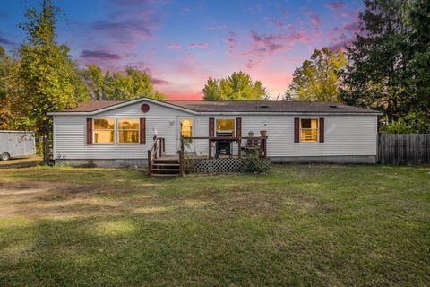 Photo of 1378 Big Oak Drive, Hersey, MI 49639 (MLS # 25053426)