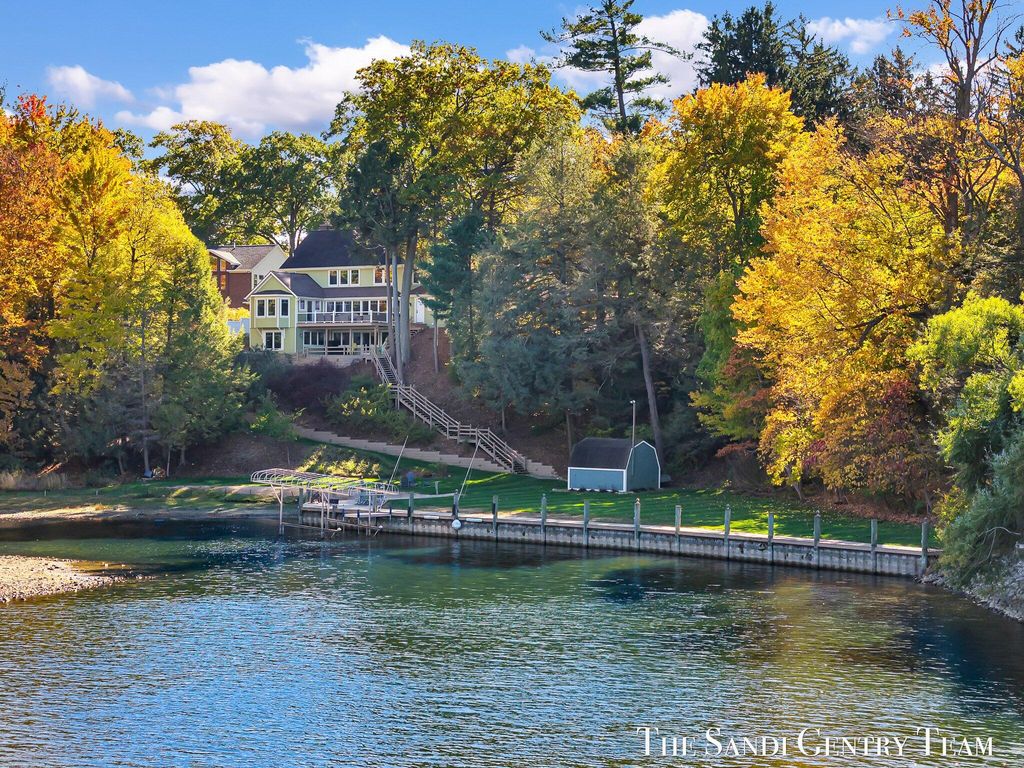 Photo of 18886 Greenwood Court, Spring Lake, MI 49456 (MLS # 25056076)