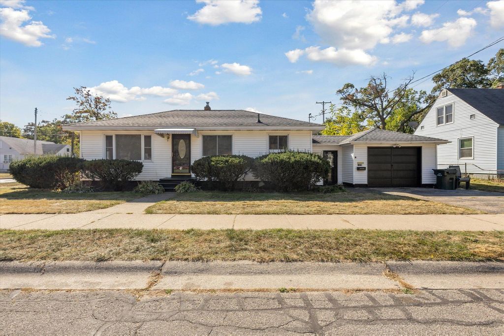 Photo of 1405 Winchester Drive, Muskegon, MI 49441 (MLS # 25051973)