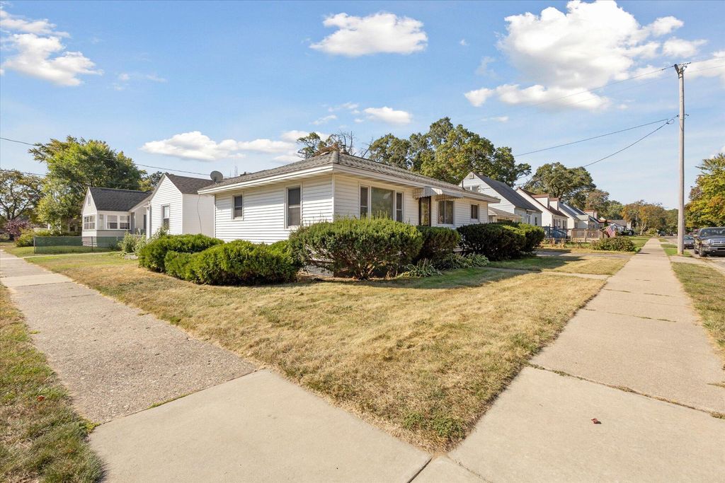 Photo of 1405 Winchester Drive, Muskegon, MI 49441 (MLS # 25051973)