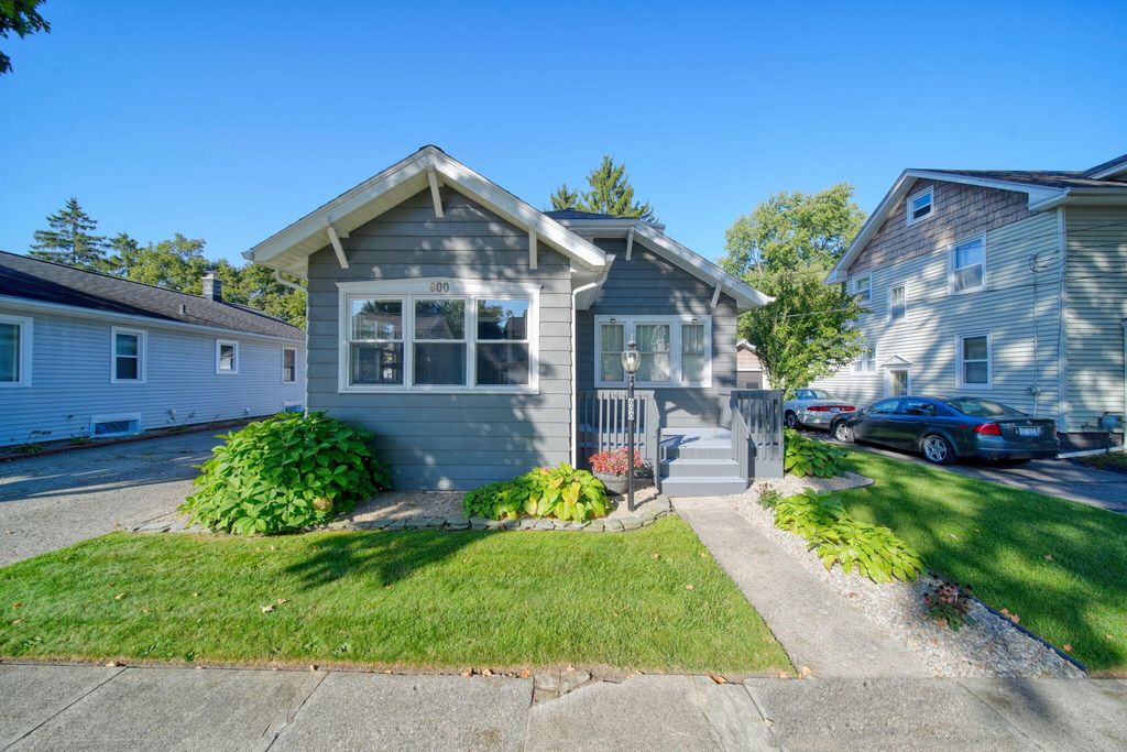 Photo of 600 Seventh Street, Jackson, MI 49203 (MLS # 25051255)