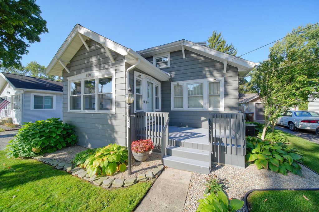 Photo of 600 Seventh Street, Jackson, MI 49203 (MLS # 25051255)