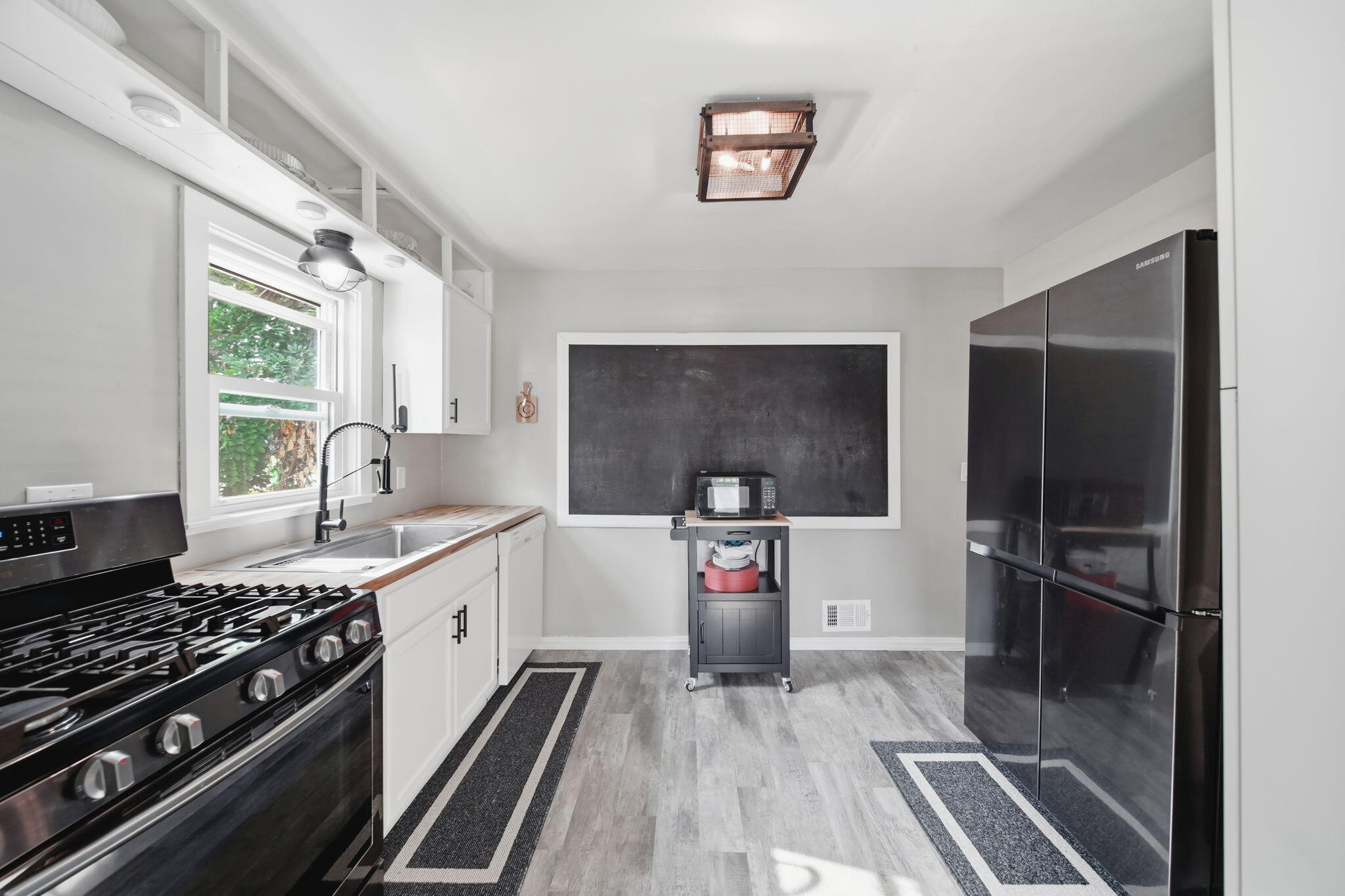 1100 E North Street - Photo 3