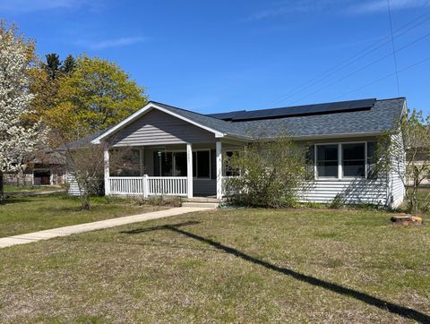 Photo of 1003 Mitchell Street, Ludington, MI 49431 (MLS # 26020995)