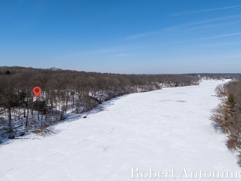 Photo of 6862 Maplecrest Drive SE, Grand Rapids, MI 49546 (MLS # 26005837)