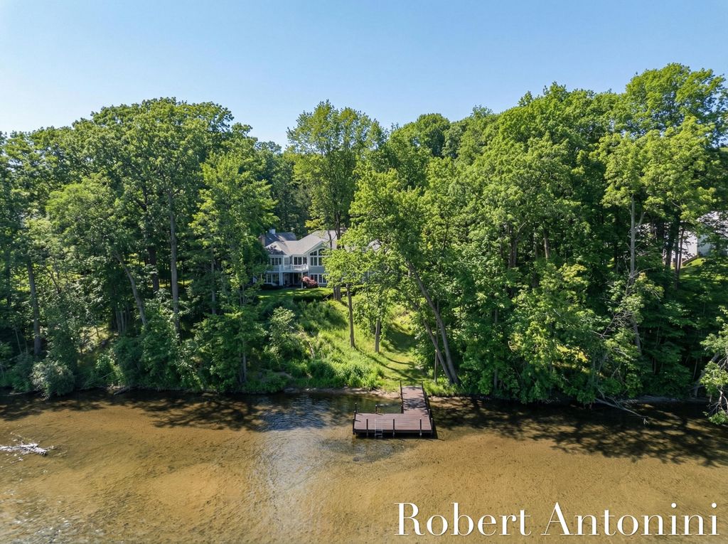 Photo of 6862 Maplecrest Drive SE, Grand Rapids, MI 49546 (MLS # 26005837)