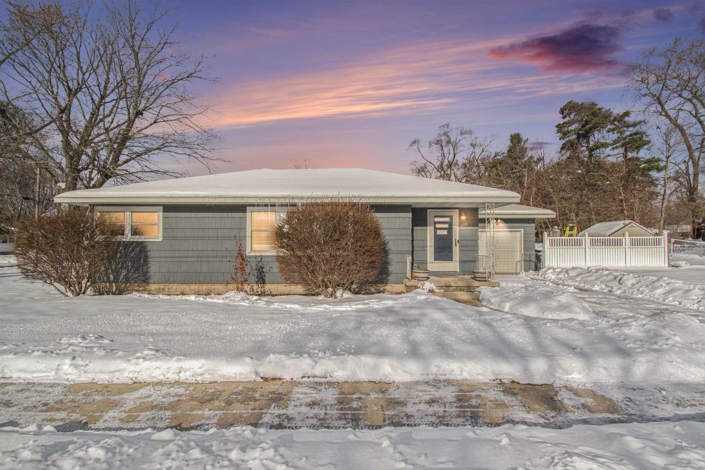 Photo of 409 South Street, Spring Lake, MI 49456 (MLS # 25061397)