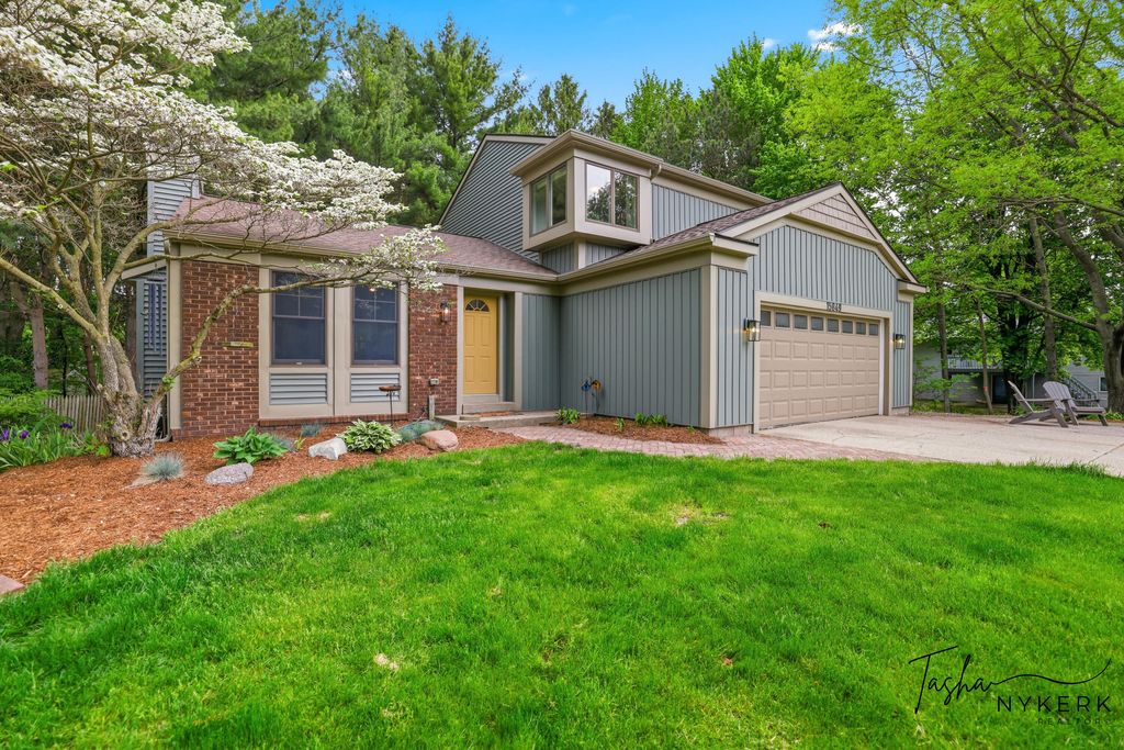 Photo of 15849 Ryan Drive, Holland, MI 49424 (MLS # 26023456)