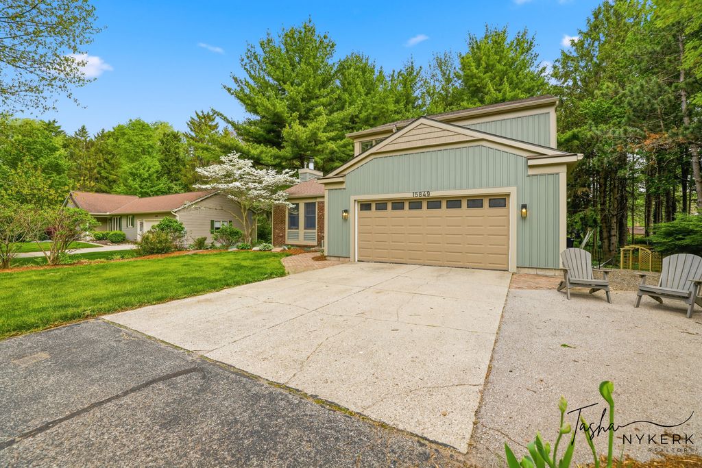 Photo of 15849 Ryan Drive, Holland, MI 49424 (MLS # 26023456)