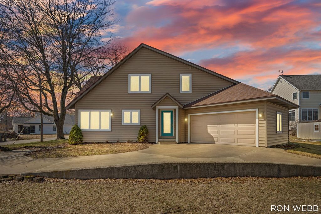 Photo of 2087 Richardson Avenue, Holland, MI 49424 (MLS # 26010903)