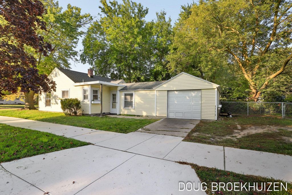 Photo of 287 W 15th Street, Holland, MI 49423 (MLS # 25054234)