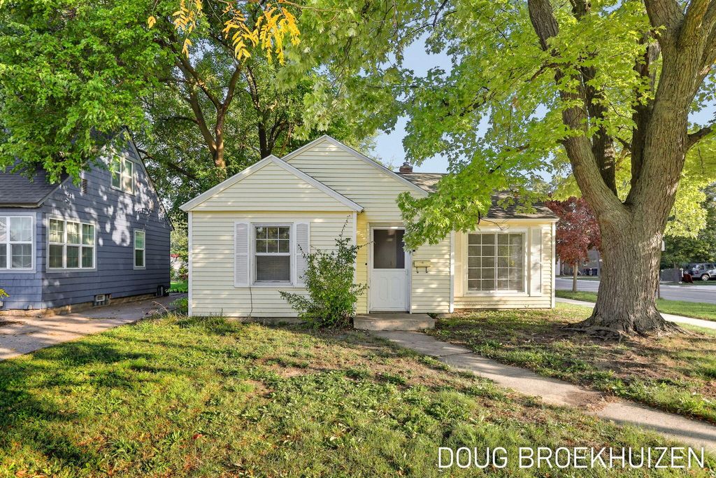 Photo of 287 W 15th Street, Holland, MI 49423 (MLS # 25054234)