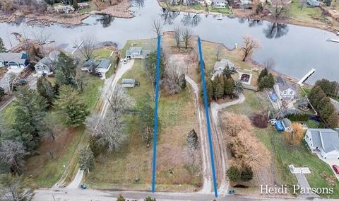 Photo of 17836 Cove Street, Spring Lake, MI 49456 (MLS # 26004728)