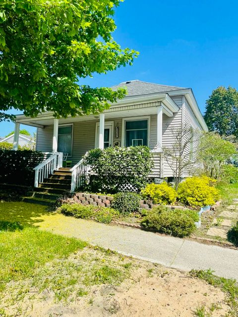 Photo of 404 Court Street, Ludington, MI 49431 (MLS # 25040086)