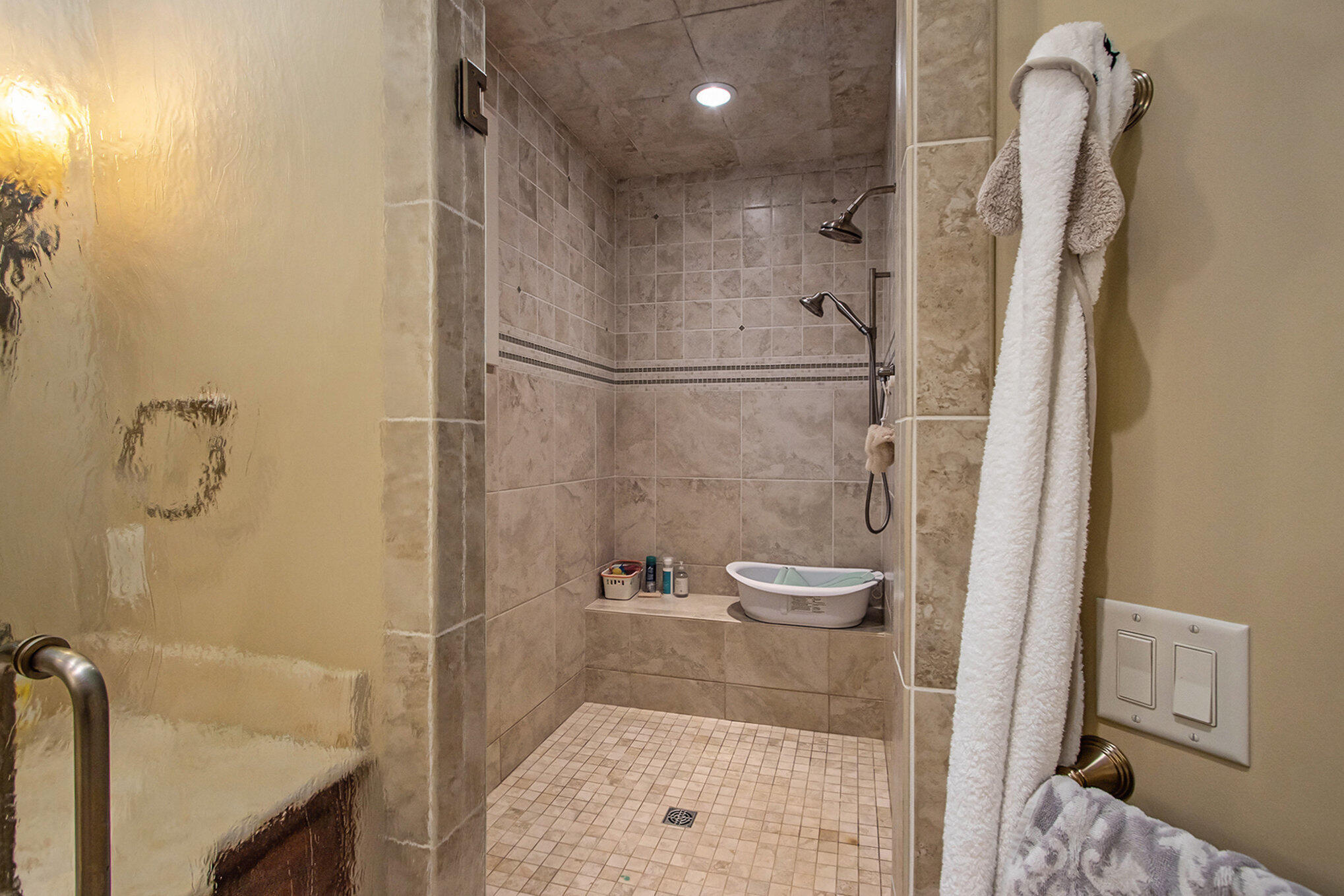 Richland, Michigan 49083, United States, 4 Bedrooms Bedrooms, ,5 BathroomsBathrooms,Residential,Pending,31907