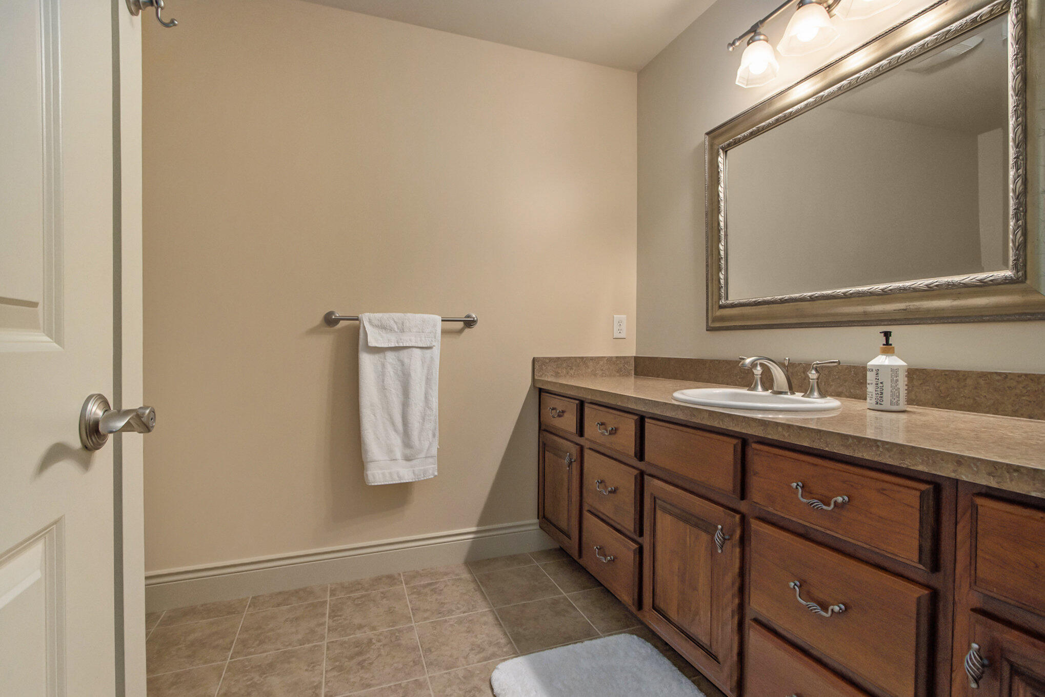 Richland, Michigan 49083, United States, 4 Bedrooms Bedrooms, ,5 BathroomsBathrooms,Residential,Pending,31907