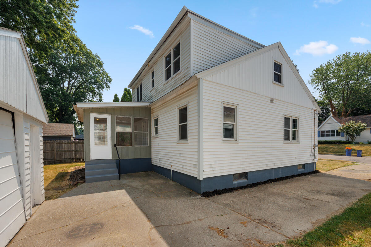 Photo 6 of 42 of 859 Hollywood Street NE house