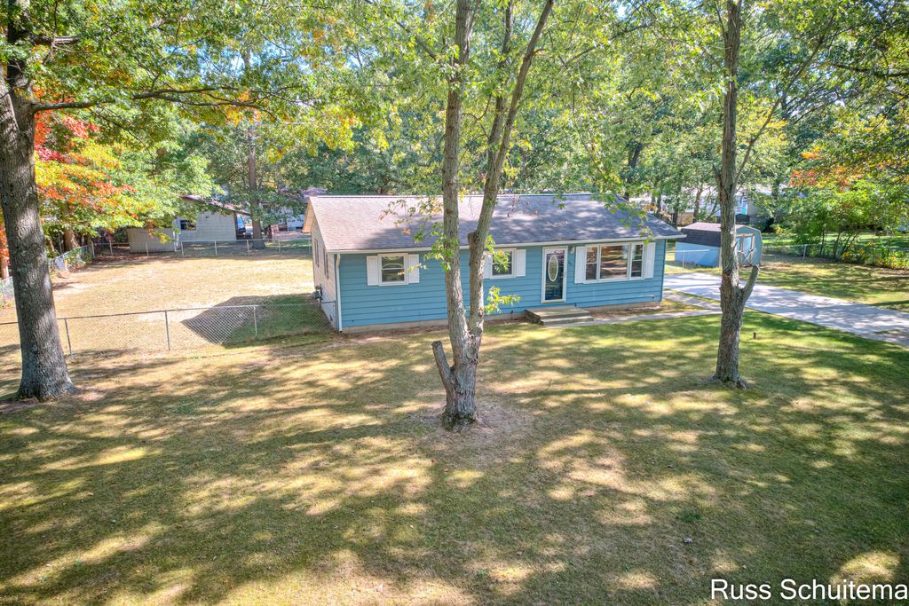 Photo of 60 N Wilson Street, Muskegon, MI 49442 (MLS # 25052278)
