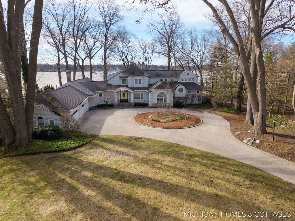 Photo of 714 N Shore Drive, Holland, MI 49424 (MLS # 26009539)