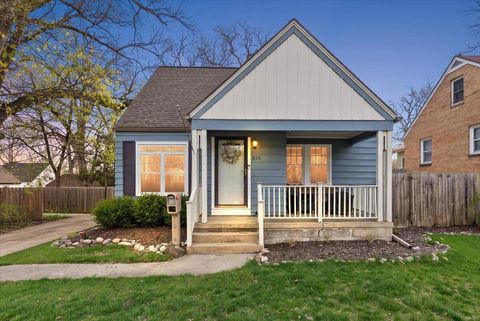 Photo of 876 Burke Avenue NE, Grand Rapids, MI 49503 (MLS # 26017527)