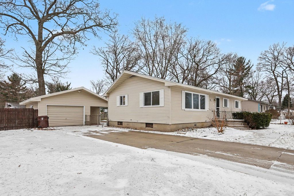 Photo of 2479 Marcoux Avenue, Muskegon, MI 49442 (MLS # 26010649)