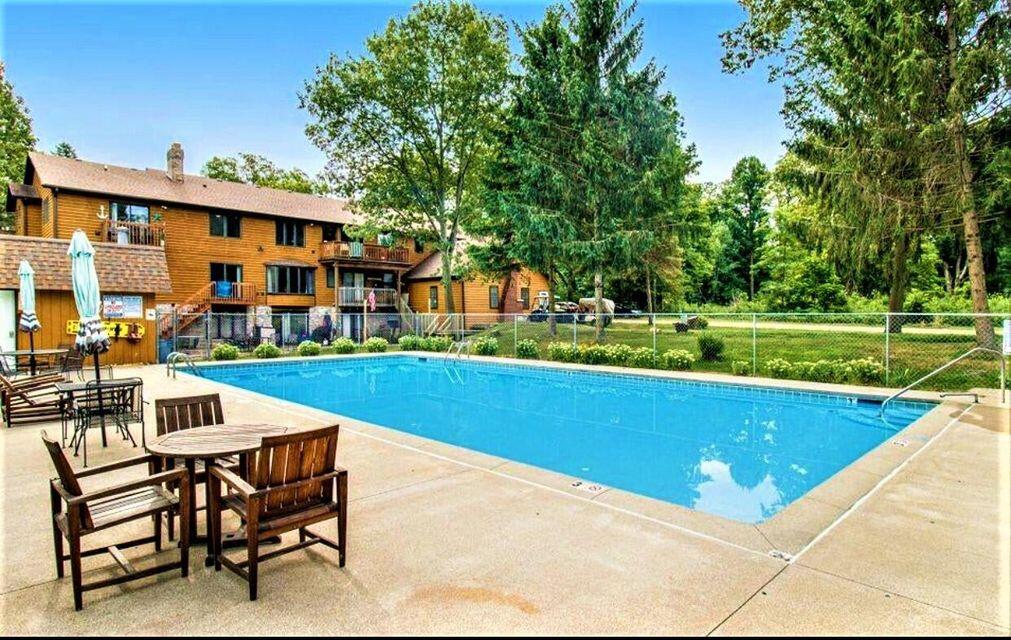 Coloma, Michigan 49038, United States, 2 Bedrooms Bedrooms, ,1 BathroomBathrooms,Residential,Pending,2155