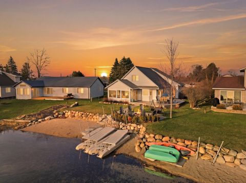 7201 Holiday Drive Canadian Lakes MI 49346