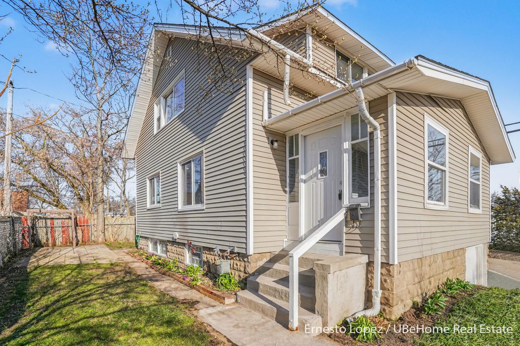 Photo of 376 College Avenue, Holland, MI 49423 (MLS # 26014219)