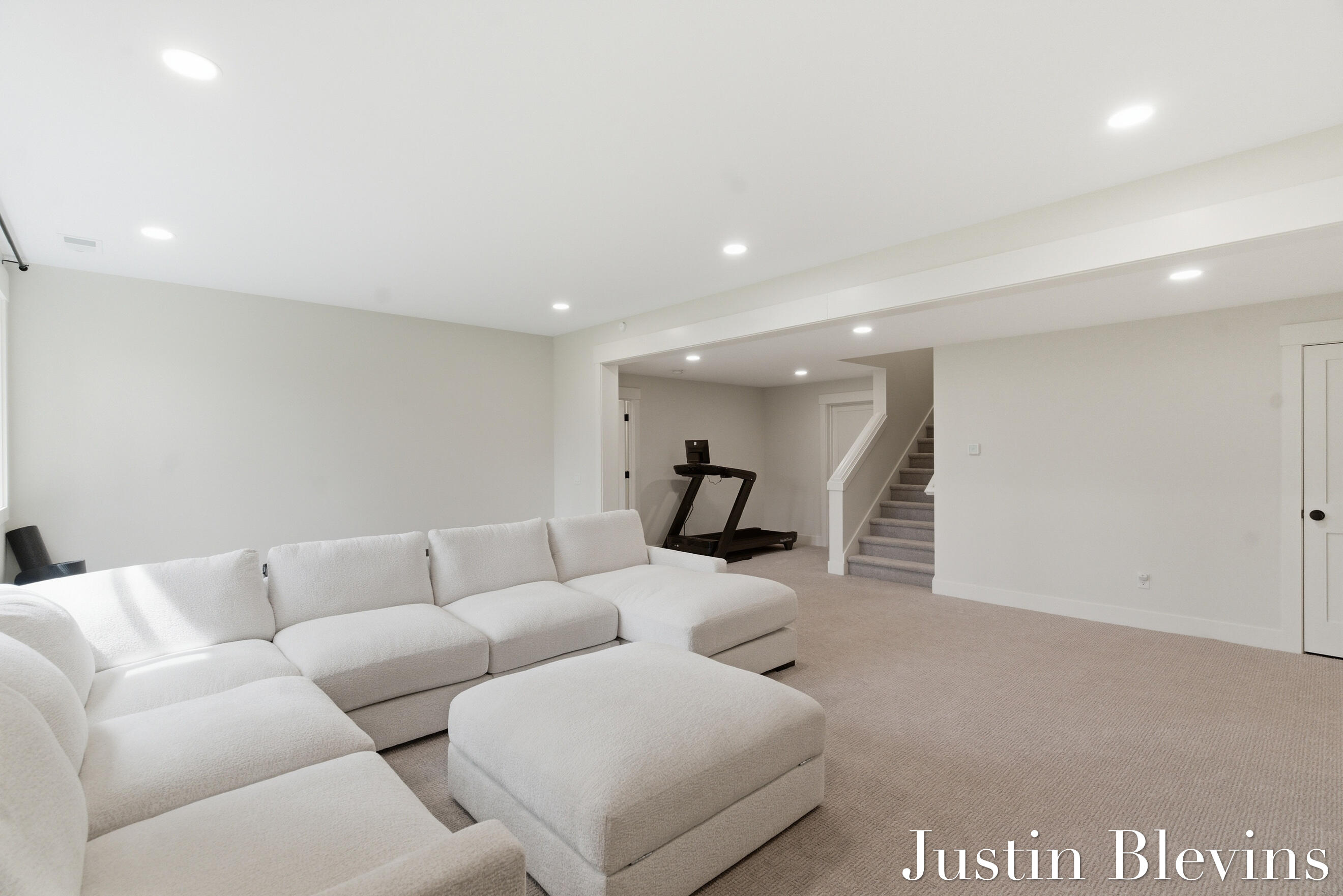 Grand Rapids, Michigan, 49546, United States, 4 Bedrooms Bedrooms, ,4 BathroomsBathrooms,Residential,Active,2041654