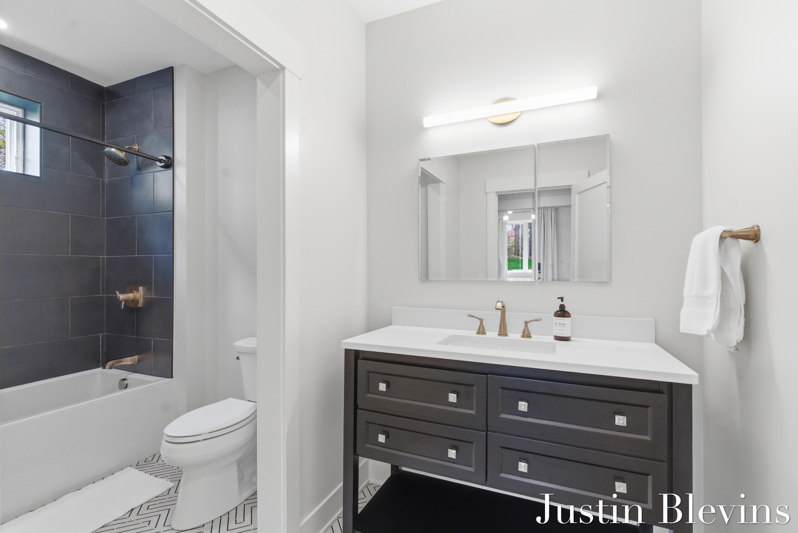 Grand Rapids, Michigan, 49546, United States, 4 Bedrooms Bedrooms, ,4 BathroomsBathrooms,Residential,Active,2041654