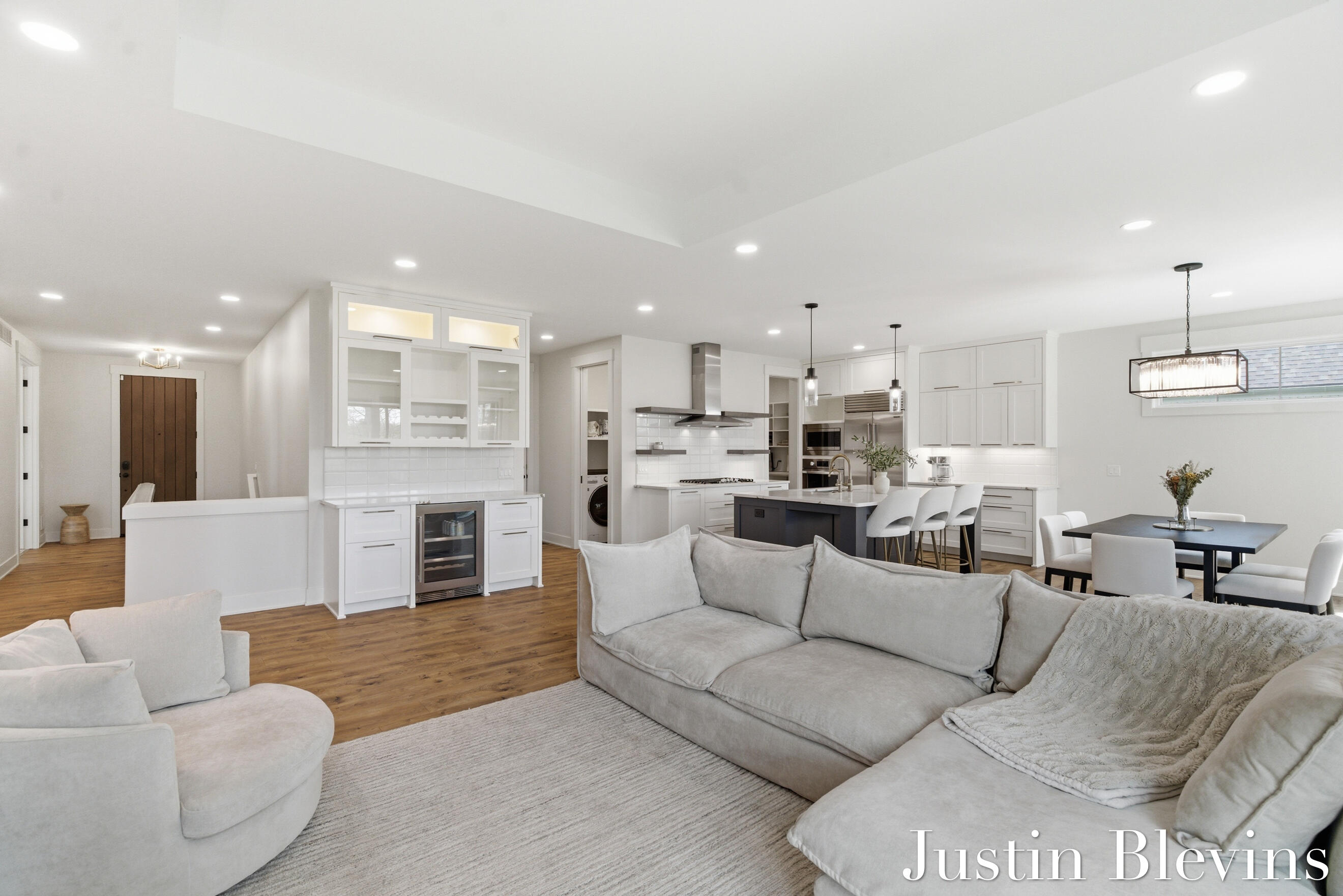 Grand Rapids, Michigan, 49546, United States, 4 Bedrooms Bedrooms, ,4 BathroomsBathrooms,Residential,Active,2041654