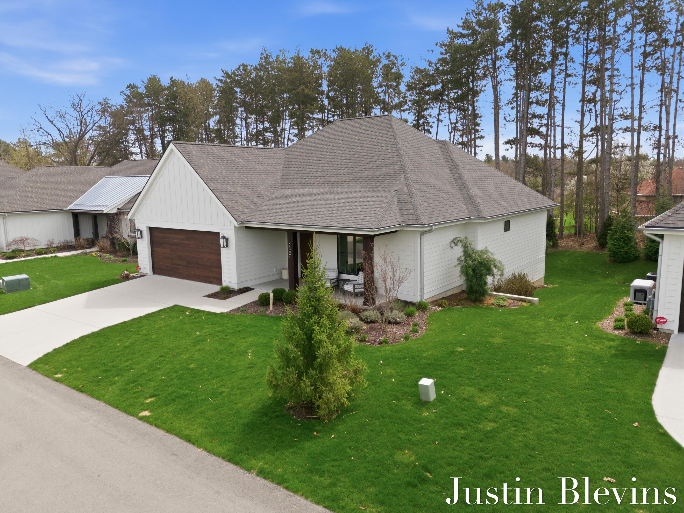 Grand Rapids, Michigan, 49546, United States, 4 Bedrooms Bedrooms, ,4 BathroomsBathrooms,Residential,Active,2041654