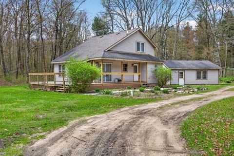 Photo of 22597 Tamarack Road, Howard City, MI 49329 (MLS # 26021748)