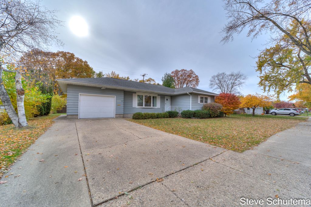 Photo of 1423 Cornell Road, Muskegon, MI 49441 (MLS # 25057292)